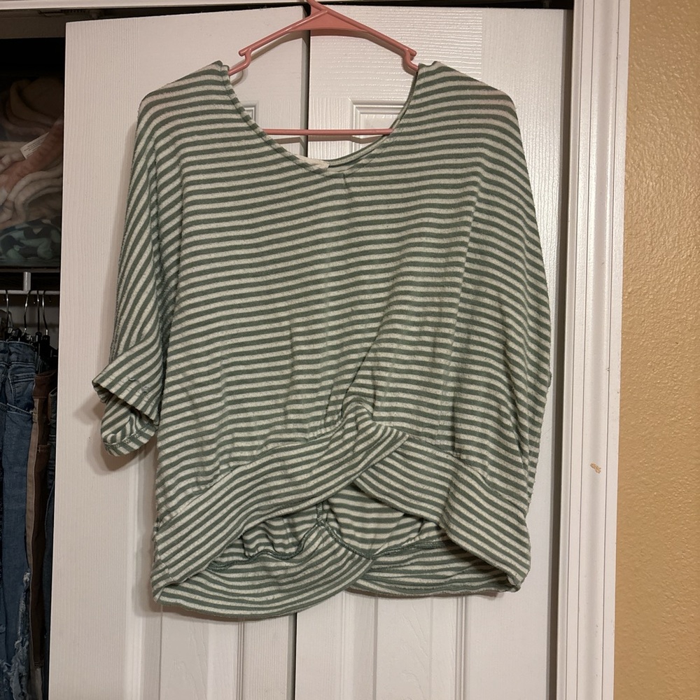 One urban day, L, green/white stripped with a detail at the bottom